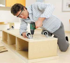 Процес сборки мебели